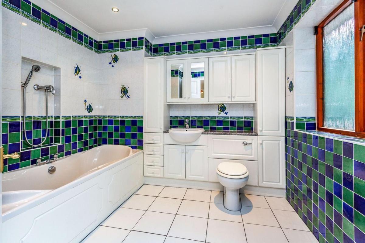 Old Slade Cottage - Train To London 30Mins, Heathrow 15Mins Away,Free Parking - En-Suit Rooms West Drayton (Middlesex) Exterior foto